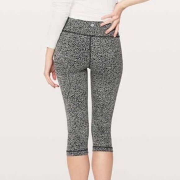 Lululemon Wunder Under Hi-Rise 1/2 Tight Sz 8 - Picture 1 of 9